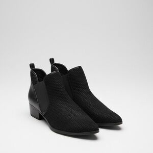 Donald J. Pliner Women’s Darla Suede Black Textured Ankle Booties Size 9.5M